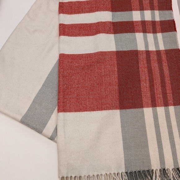 Plaid Gap blanket scarf - Picture 4 of 9